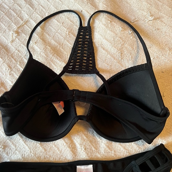 Bikini - Picture 4 of 4